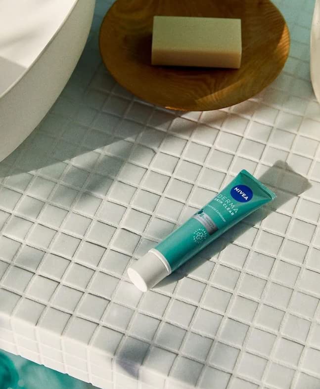 Nivea Derma Skin Clear Night Exfoliator for Blemish-prone Skin 40ml