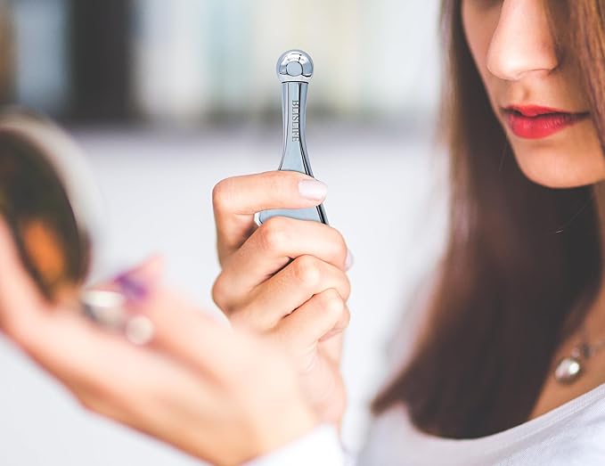 Mini Eye Care Stick, Facial Roller to Eliminate Eye Puffiness, Lighten Wrinkles, Gua Sha Beauty Skin Care Tool, On-The-go Facial Care Massager for Women (Zinc Alloy)