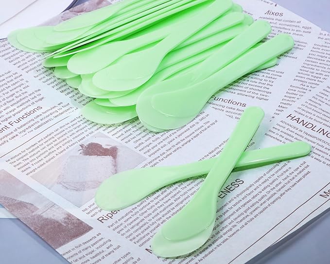 ONLYKXY 30pcs 5in Plastic Beauty Spoon Facial Cream Brush Makeup Scoop Mud Reusable Cosmetic Dig Scoop Spatula Mask Tip for Lotions Moisturizers Home Salon DIY Facemask Mixing Sampling (Light Green)